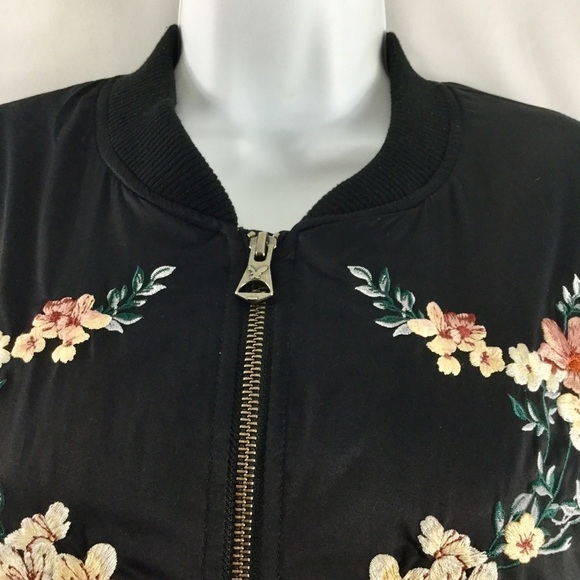 AMERICAN EAGLE Black Floral Embroidered Bomber Jacket Size M - Picture 10 of 12